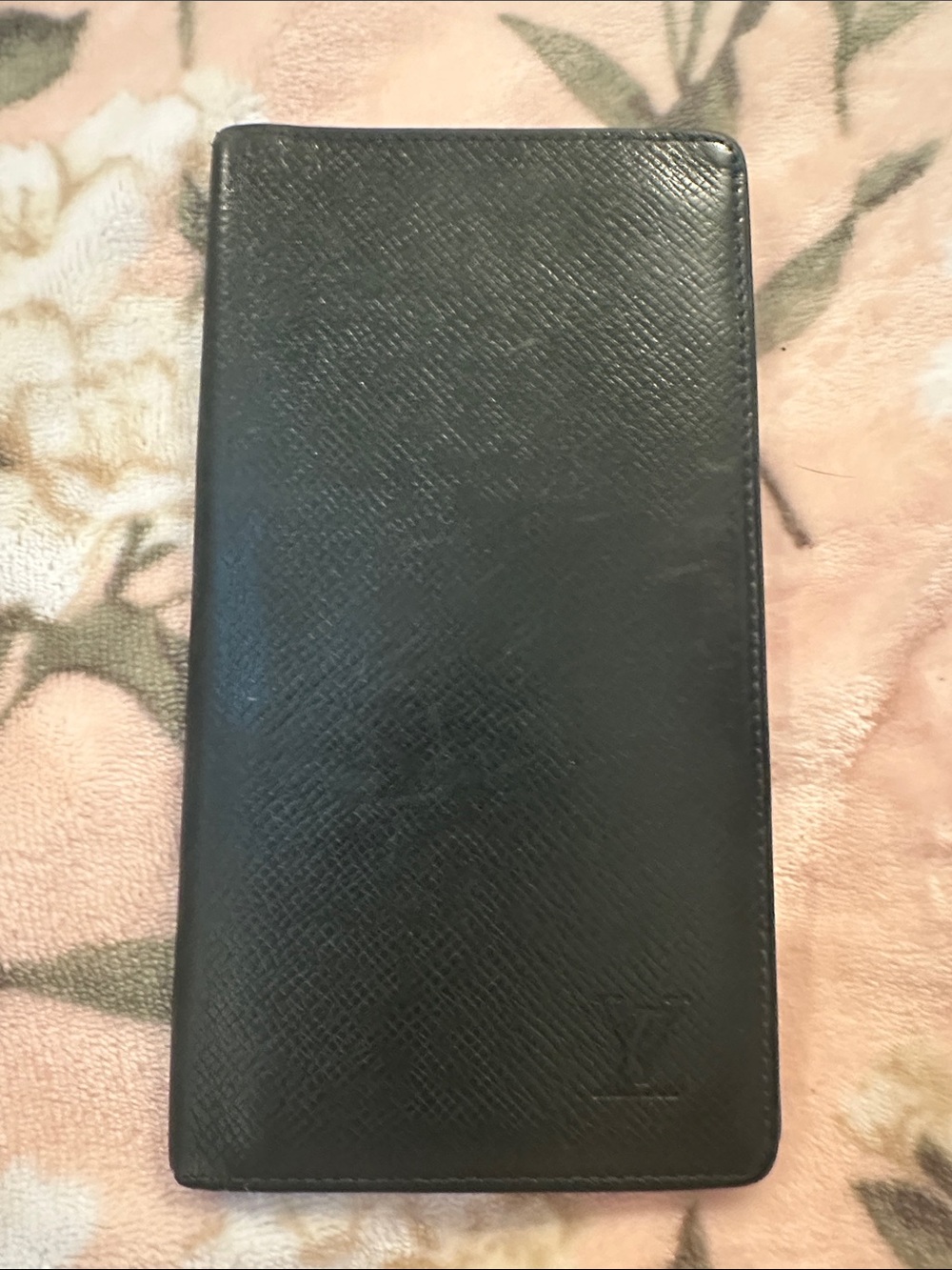 Louis Vuitton Black Taiga Brazza Men Long Wallet Preowned Leather
